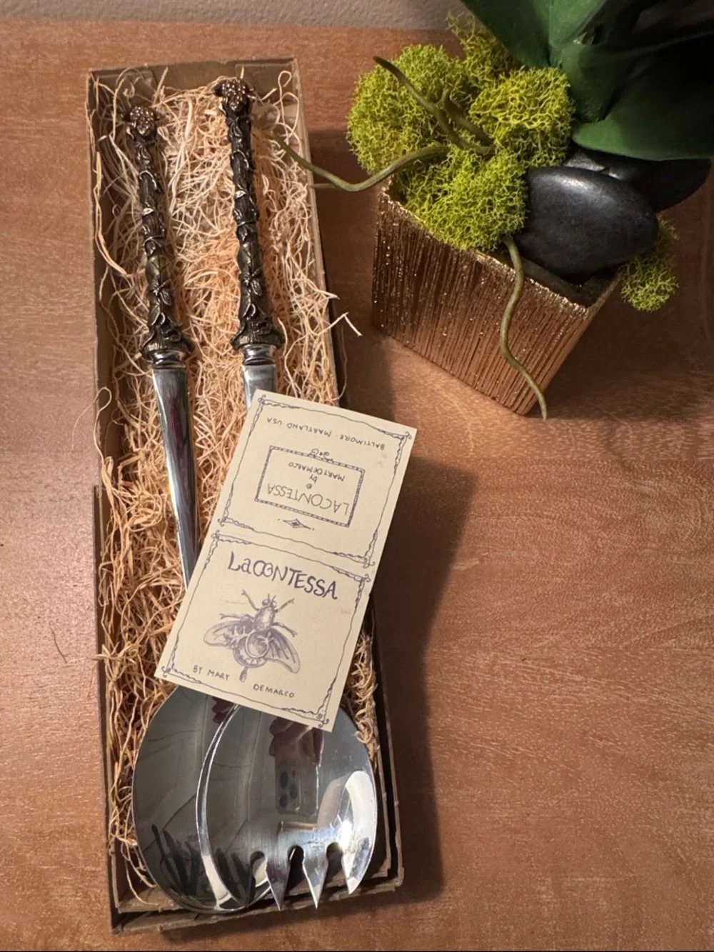 Lacontessa serving set with jeweled frogs
